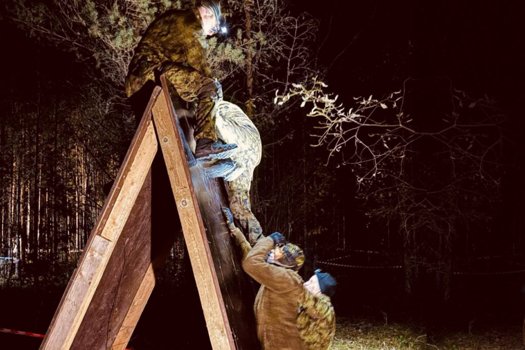 Rae naiskodukaitsjad Harju pimedatel öödel