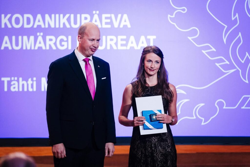 Tähti Marjamägi kodaniku aumärgi saamisel