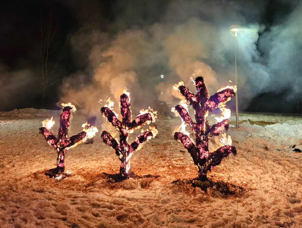 Pühapäeval, 11. jaanuaril, toimus Kose Kultuurikeskuse korraldatud Valguse alguse tuleskulptuuride meisterdamise päev ning õhtune tuleskulptuuride süütamine. Sü