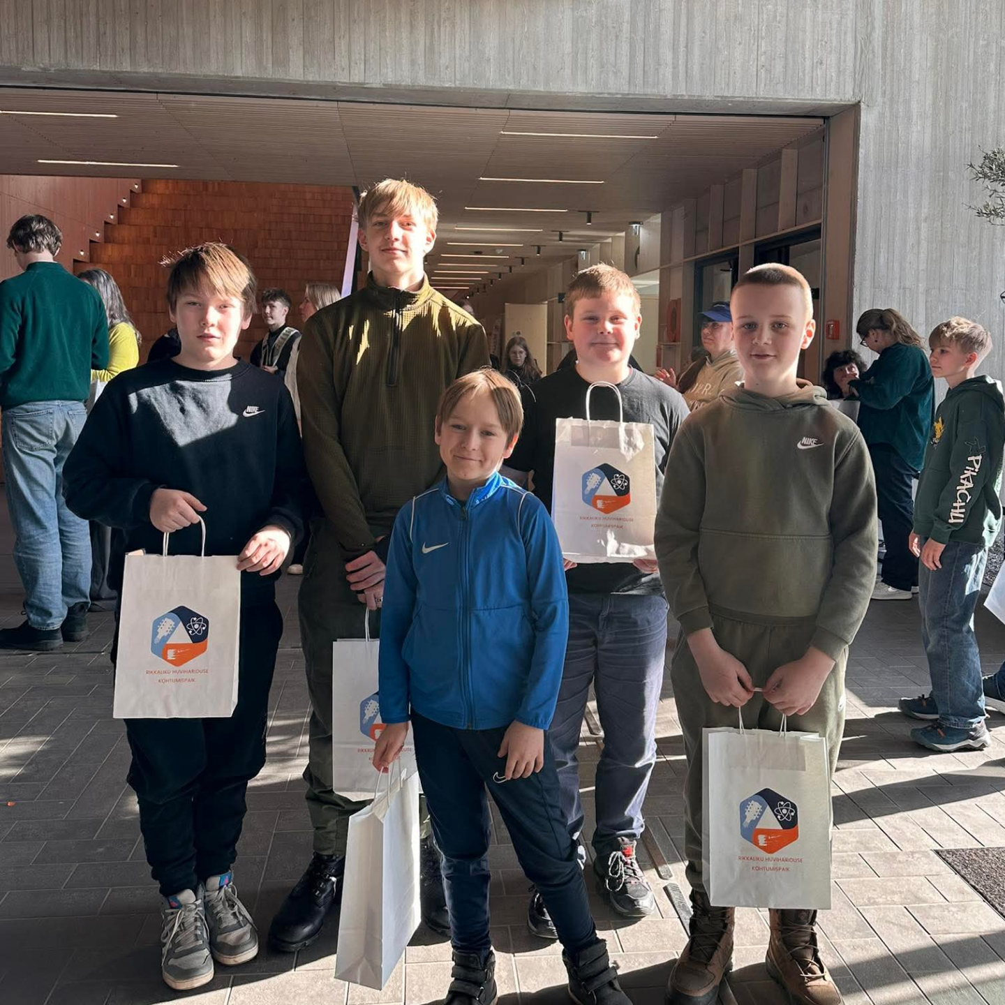 Harju Noorte Kotkaste võistkond droonijalkaturniiril